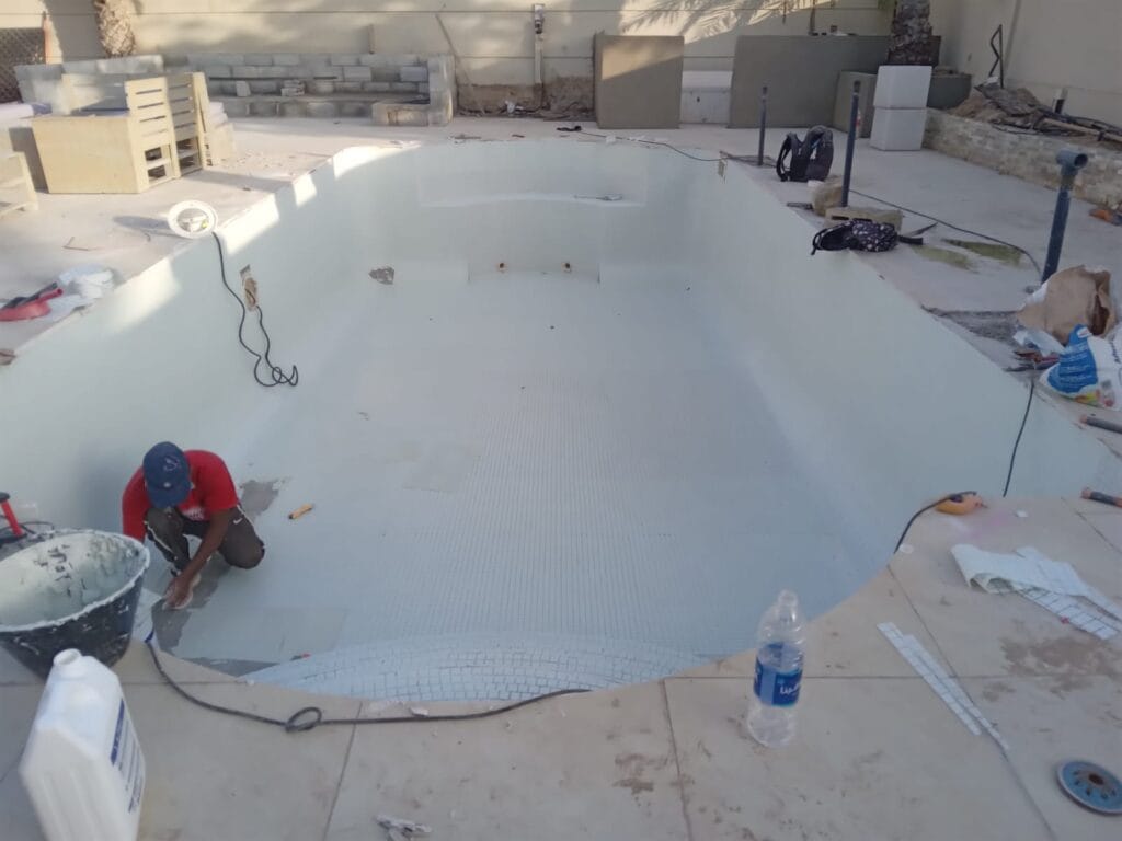 luxury swimming pool builders near me